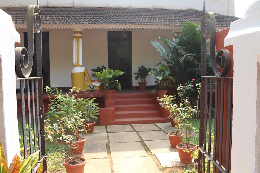 Granpas Inn Bougainvillea 9/50