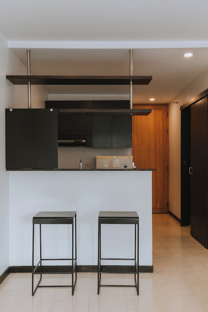 Travelers Apartamentos and Suites Orange Medellin 11/50
