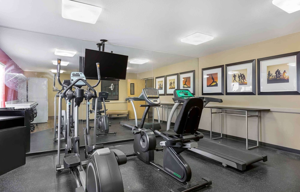Extended Stay America Suites Phoenix Biltmore 28/54