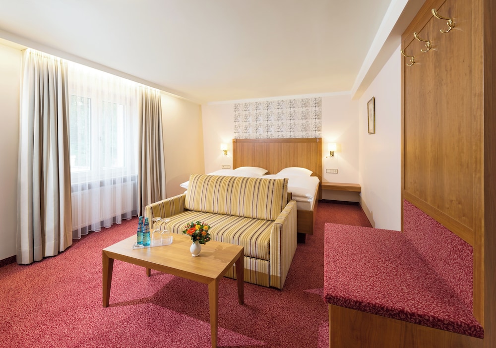 Hotel Bayerischer Hof. 23/31