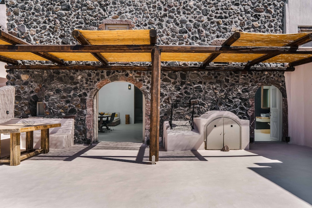 Pyrgos 1870 A Restored Winery 24/46