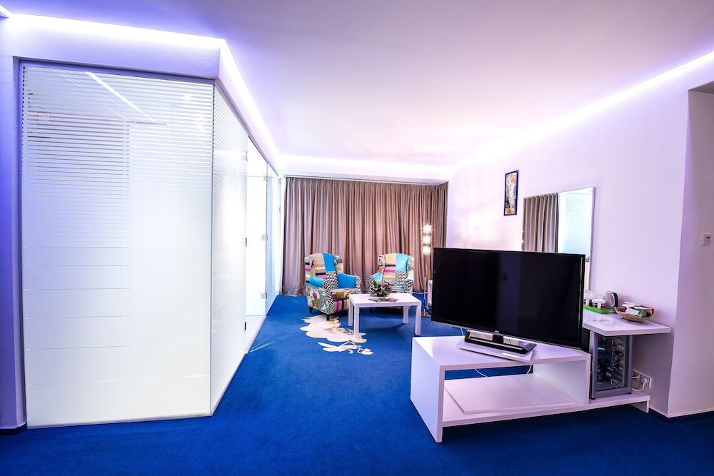 MARSHAL GARDEN HOTEL 24/29
