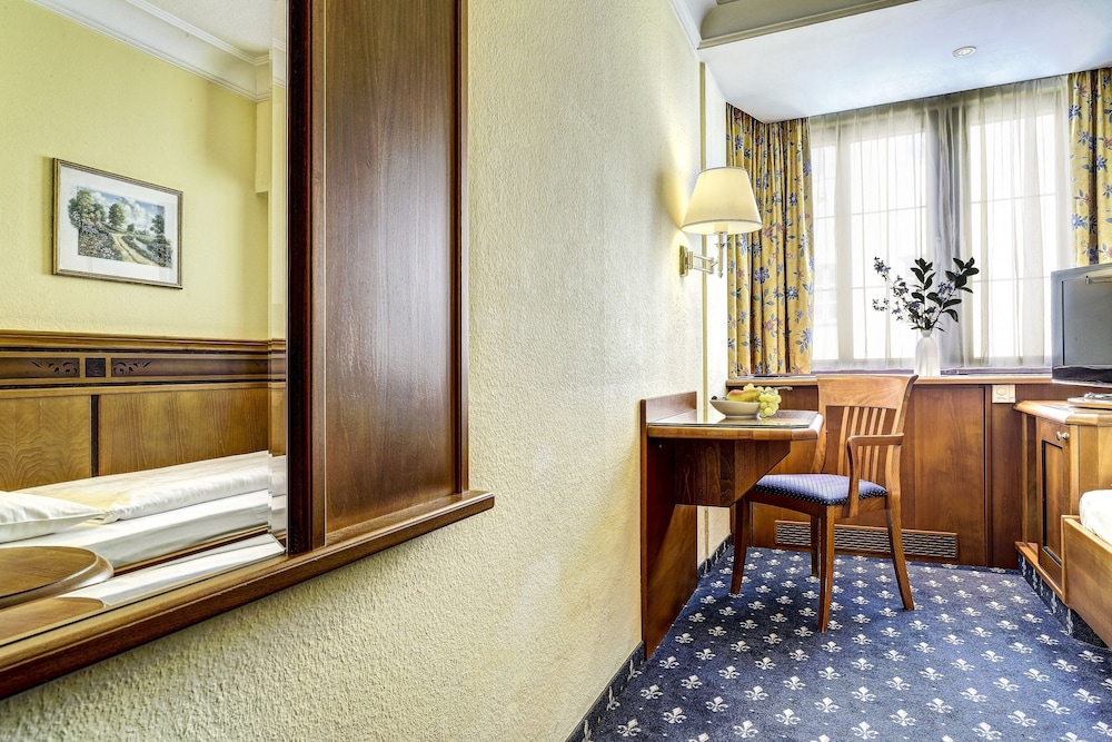 Hotel Mondschein 30/33