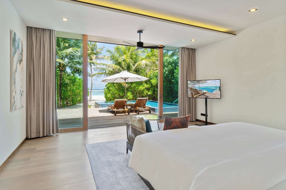 Beach Villa, King Bed, Sunset View, with Pool