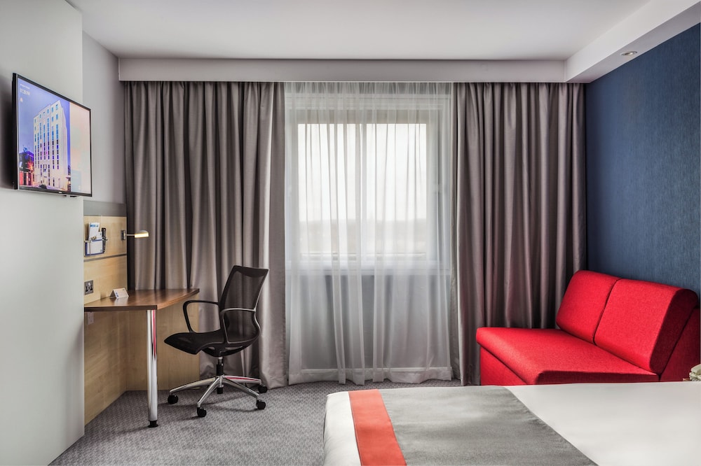 Holiday Inn Express Watford Junction 60/68