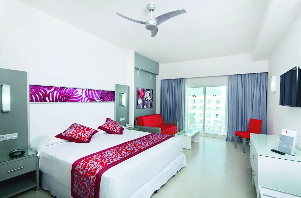 غرفة عائلية بسرير كينج وسريرين مزدوجين بغرفتي نوم
