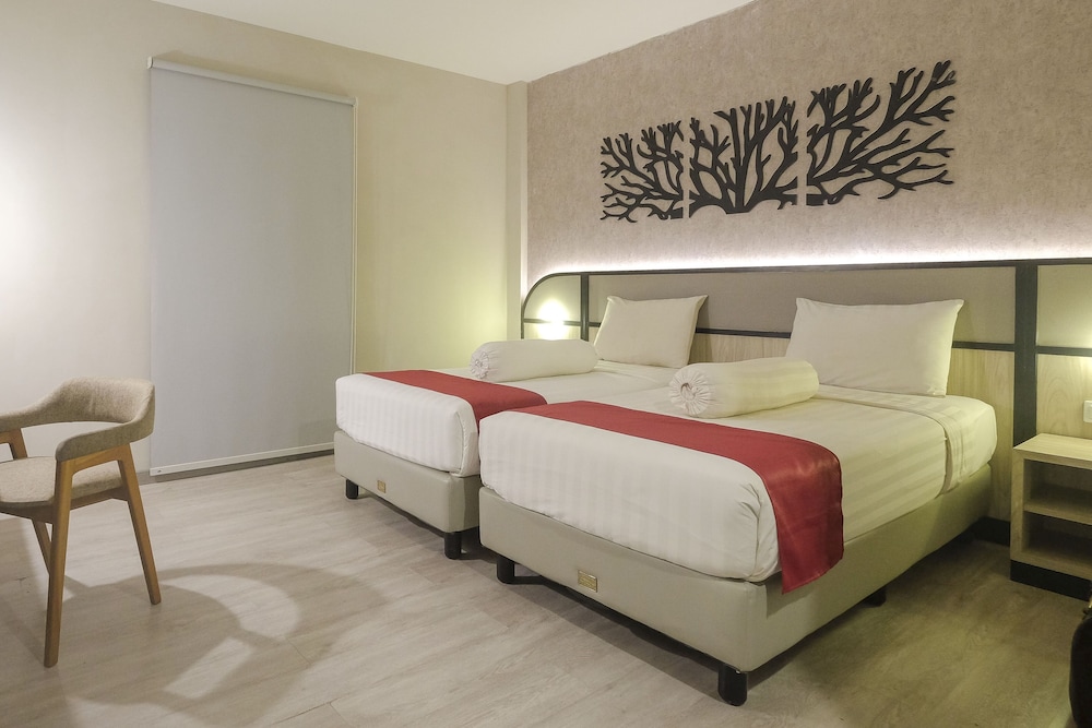 Front One Gosyen Hotel Salatiga 22/50