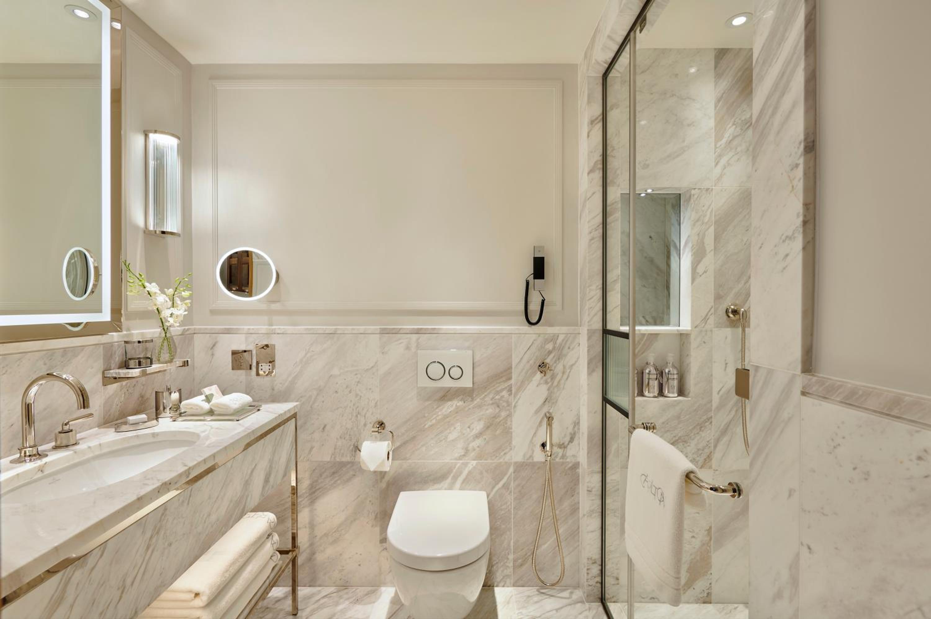 Superior, Private Garden, Balcony، Jumeirah Carlton Tower London 3/6