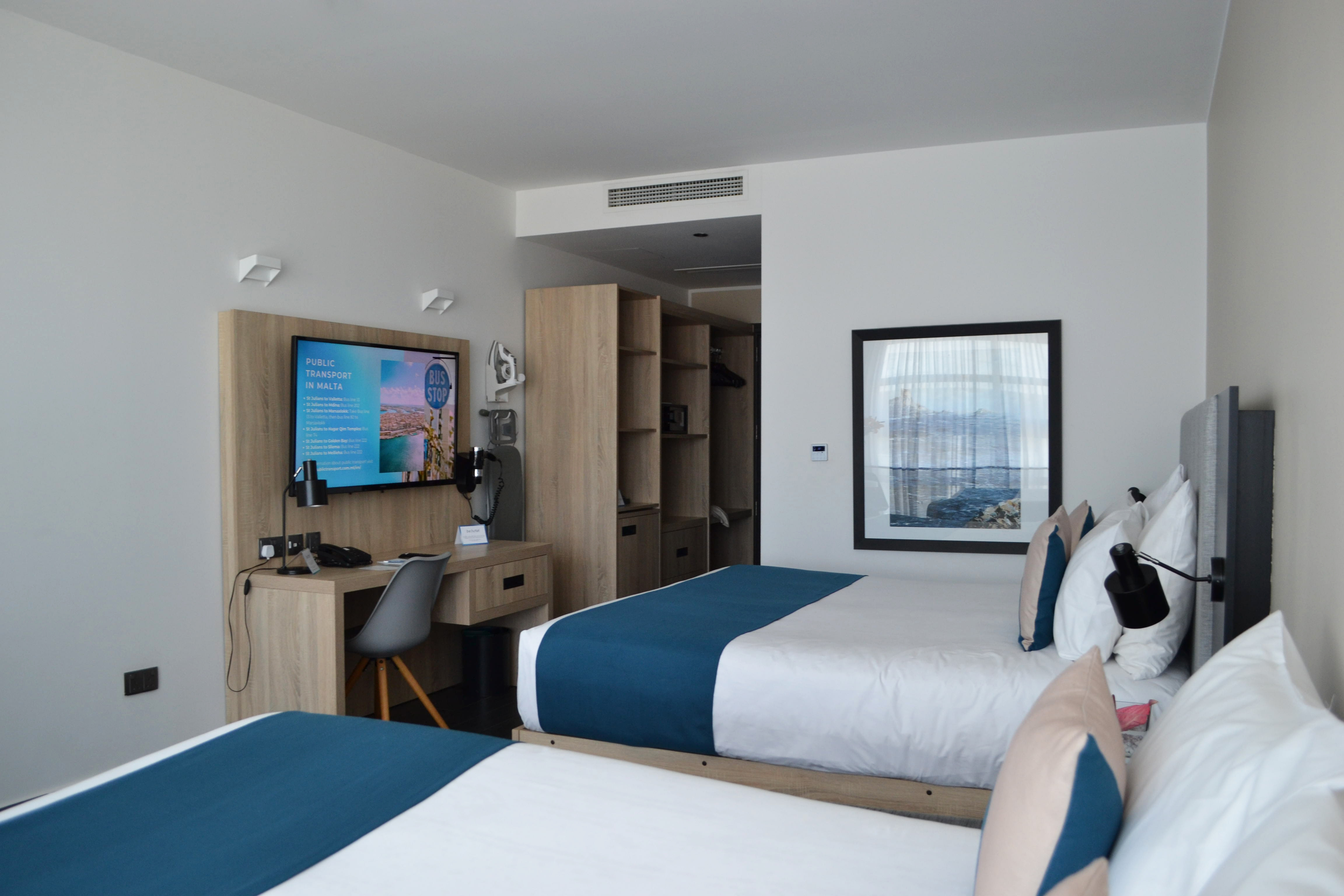 ROOM, QUADRUPLE