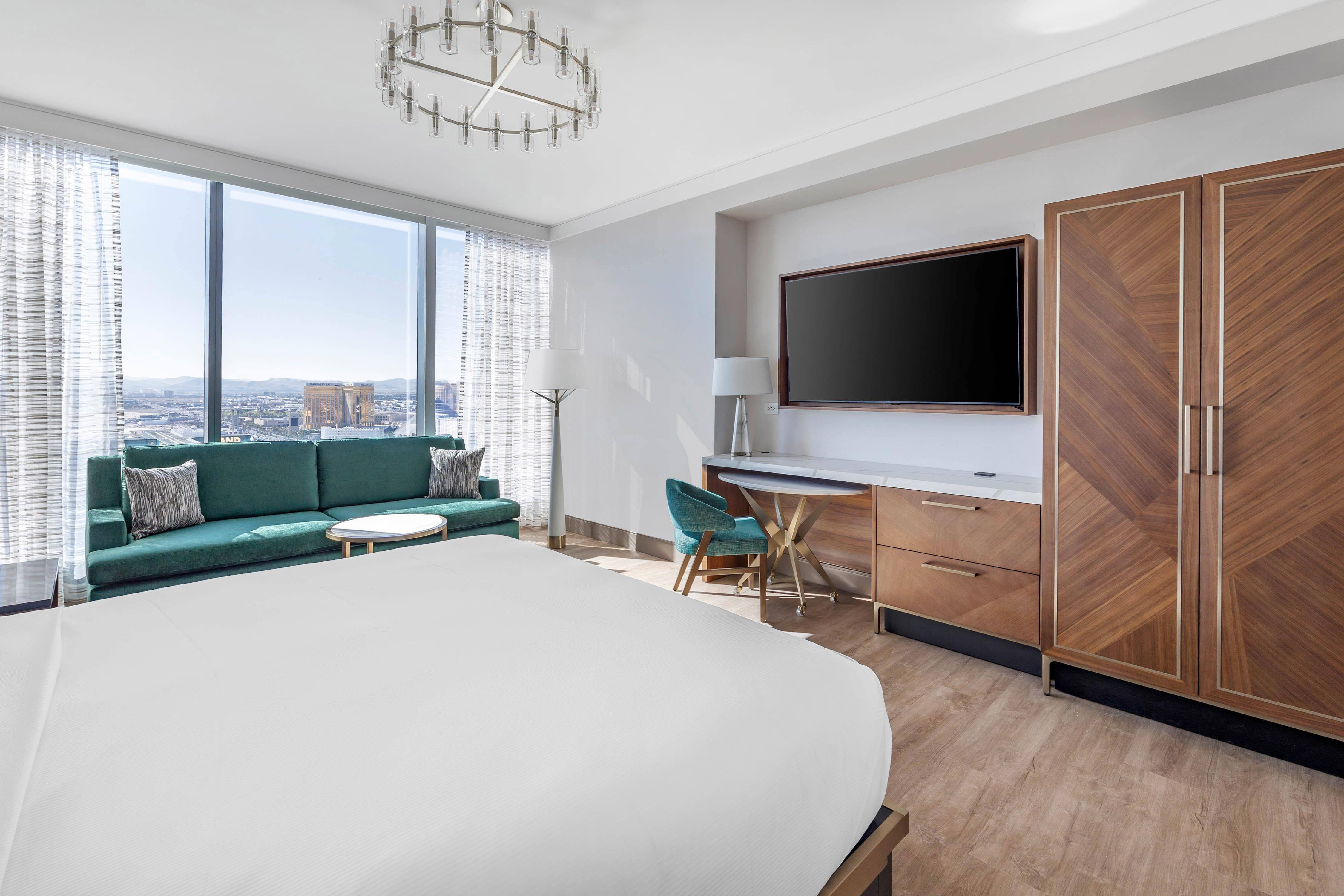 PLUS, SUPERIOR, STUDIO, KING BED, ACCESSIBLE