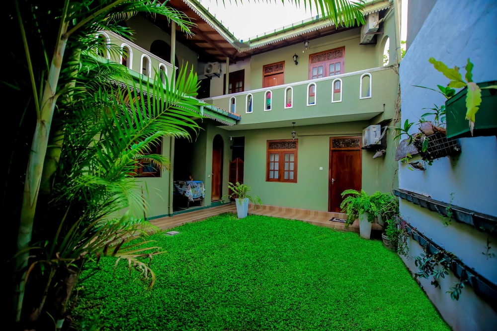 Frangipani Motel 40/46