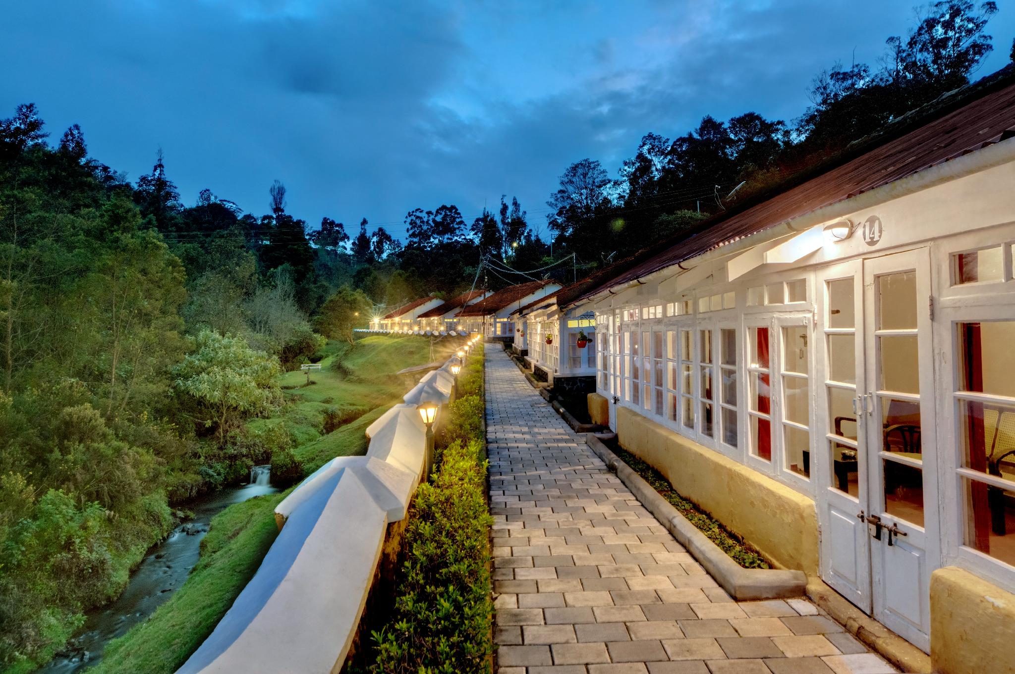 OYO Premium Golf Club Road 52/57