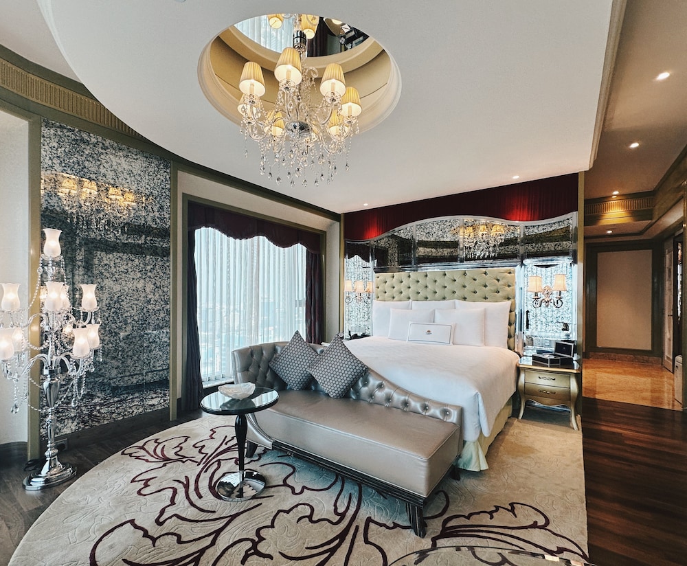 Panorama, Deluxe, King Bed, City or River View