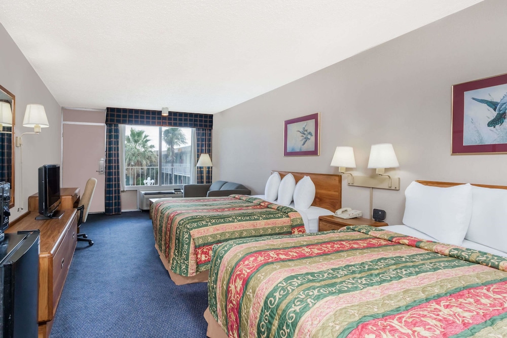 Days Inn by Wyndham Seguin TX 17/27