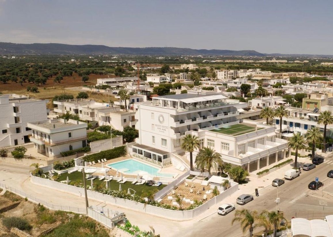 Bianco Riccio Suite Hotel 4/79