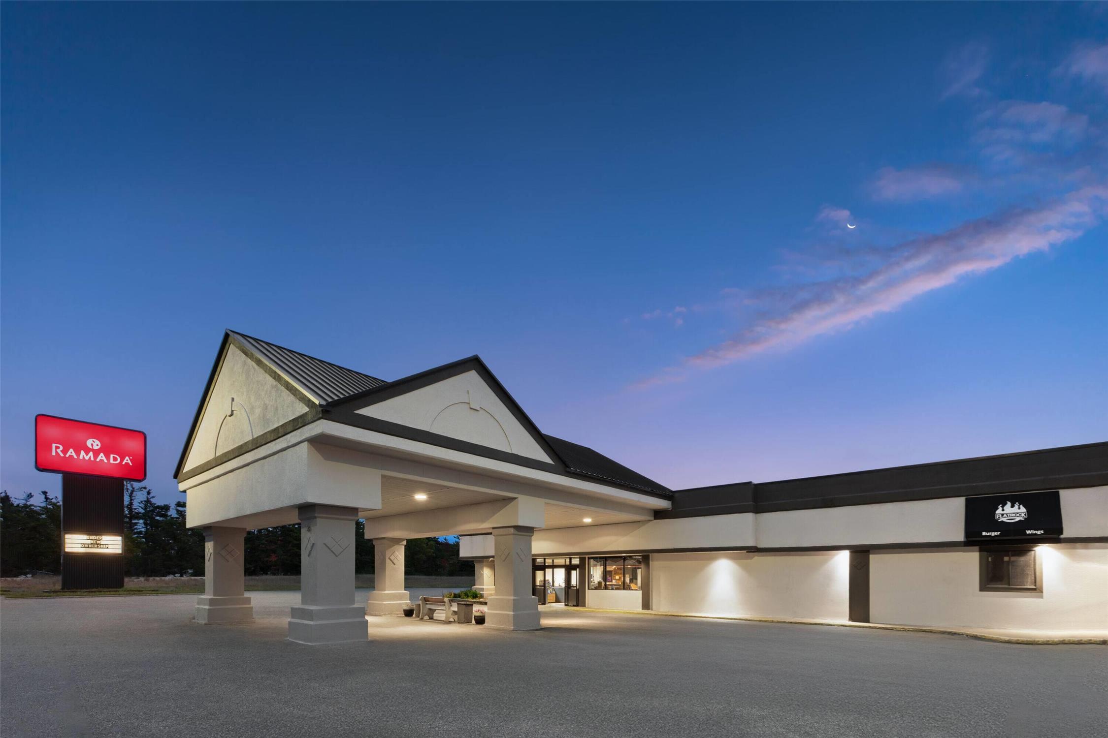 Quality Inn & Suites Grayling, MI 1/51