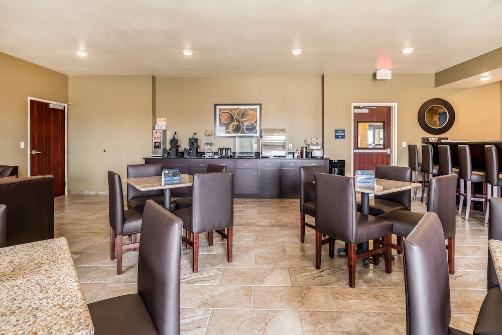Cobblestone Hotel & Suites - Andrews 22/34