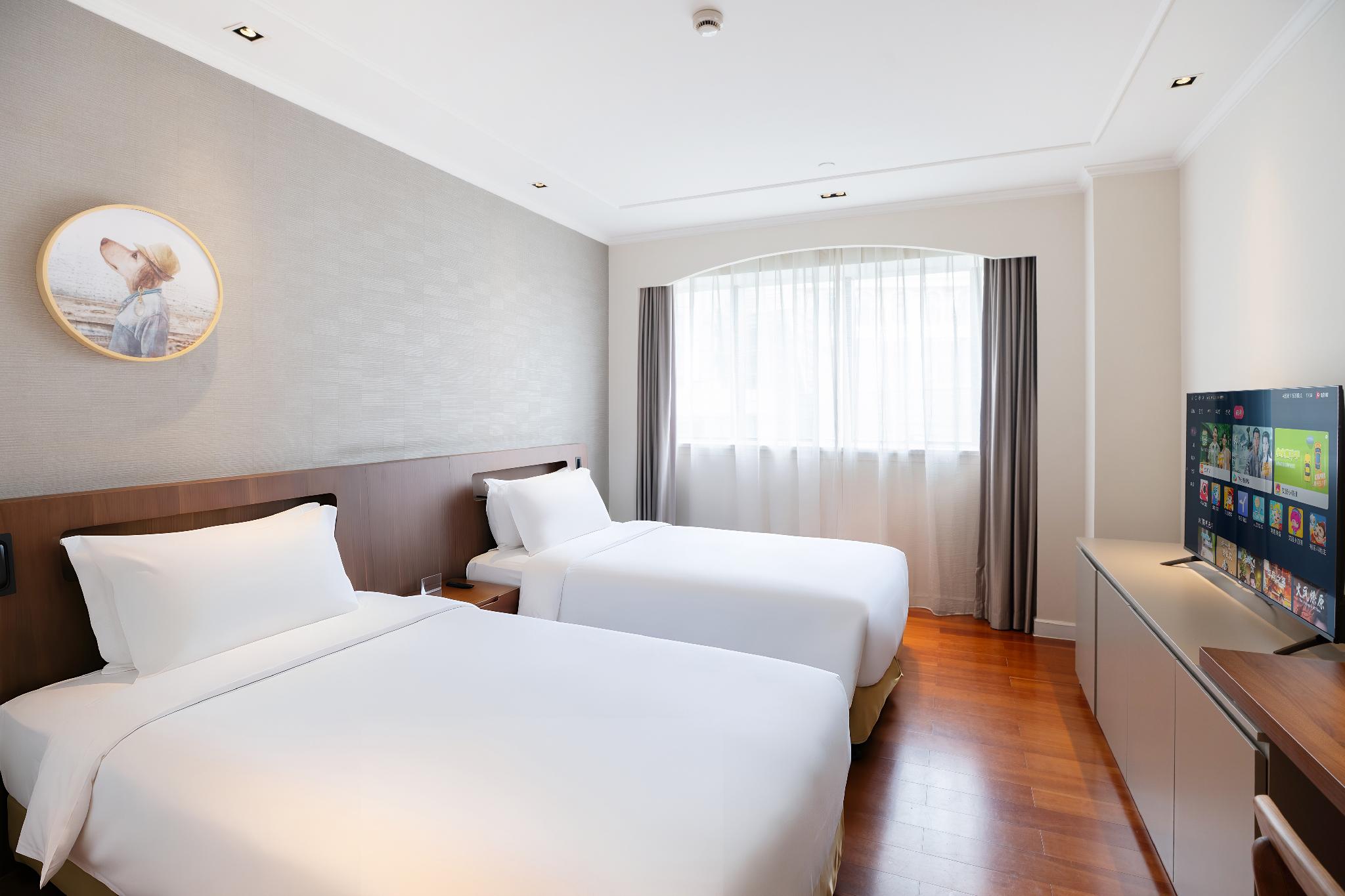 Plus, Studio, Twin Beds
