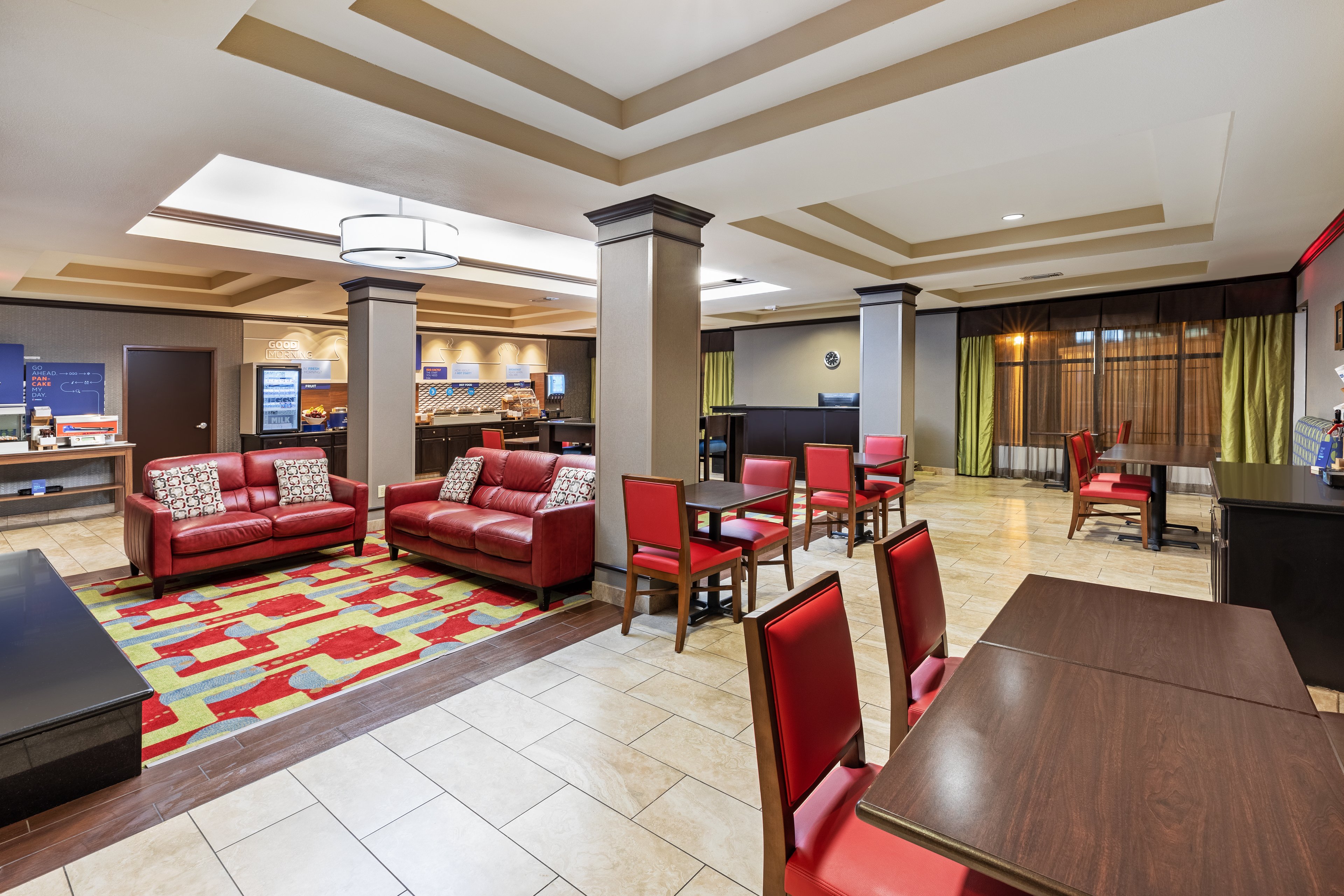 Holiday Inn Express Suites Floresville 45/58