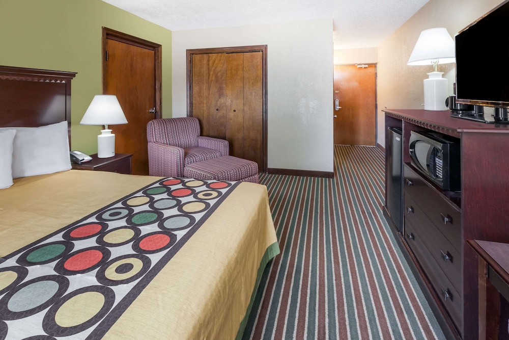 Super 8 by Wyndham Harrison AR 18/32