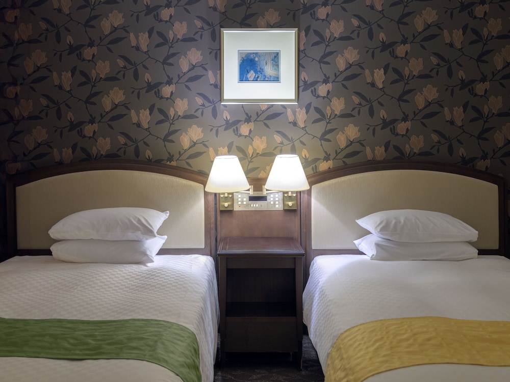Moderate, Twin Beds, City View