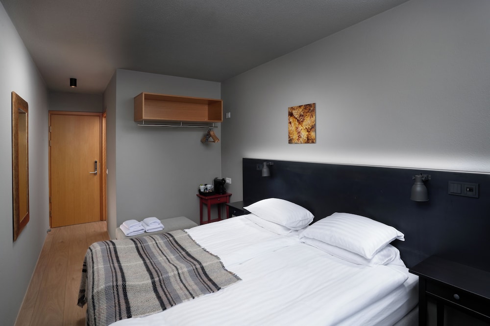 Room, Double Bed, Glacier View