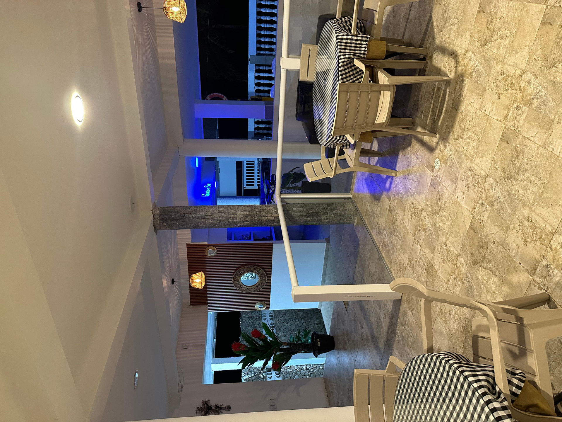Island House Hotels 17/24