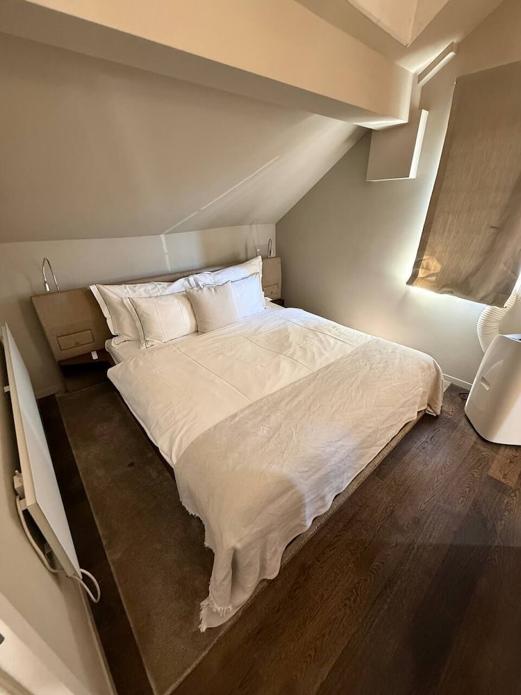 Airhome Limmatquai River View Apartment 10/38