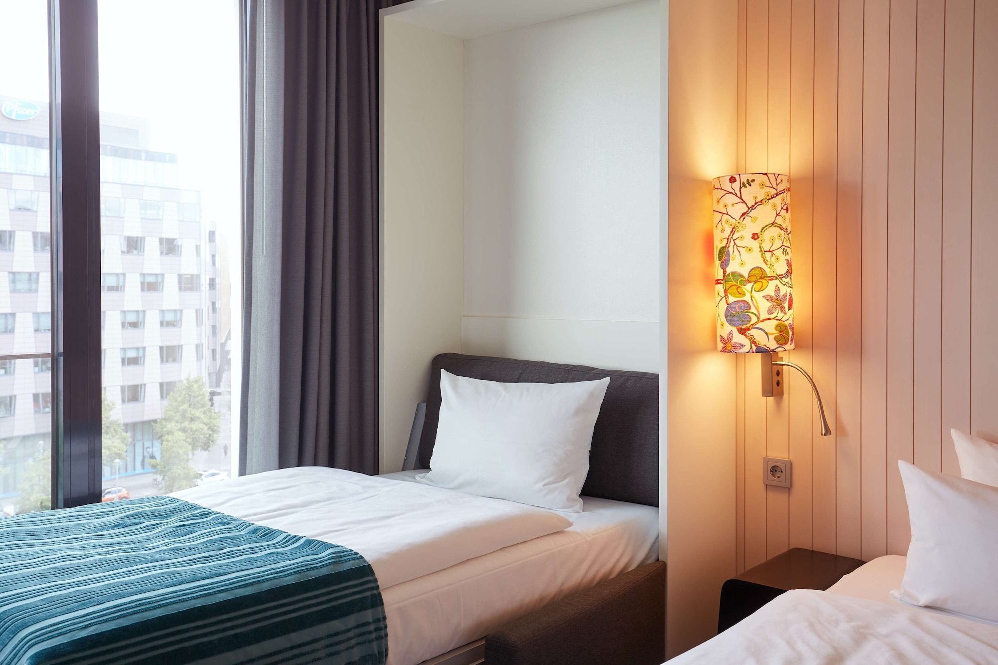 غرفة عائلية قياسية بسرير كوين مع أريكة، Scandic Berlin Potsdamer Platz 4/9