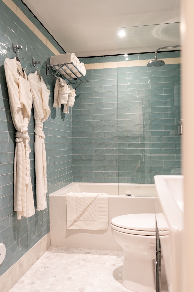 Nassau Suite Hotel 50/50