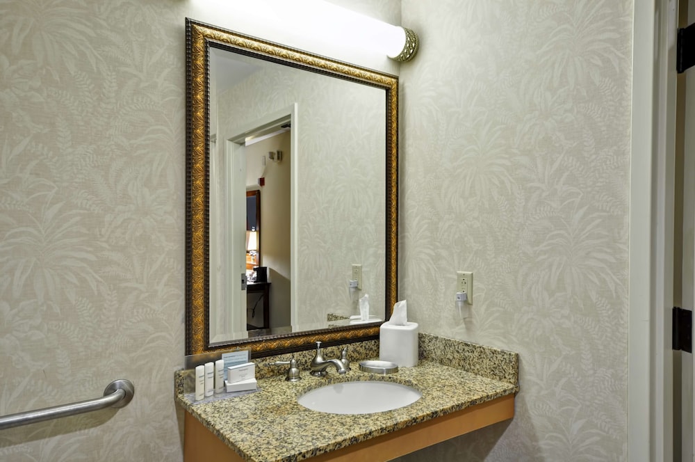 Hampton Inn Suites Charleston 20/48