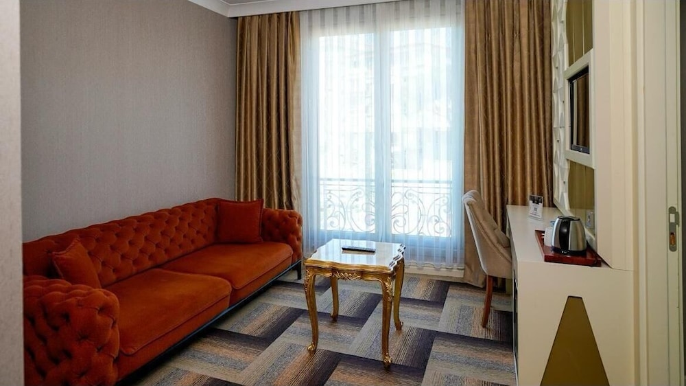 The Grand Mira Hotel 28/50