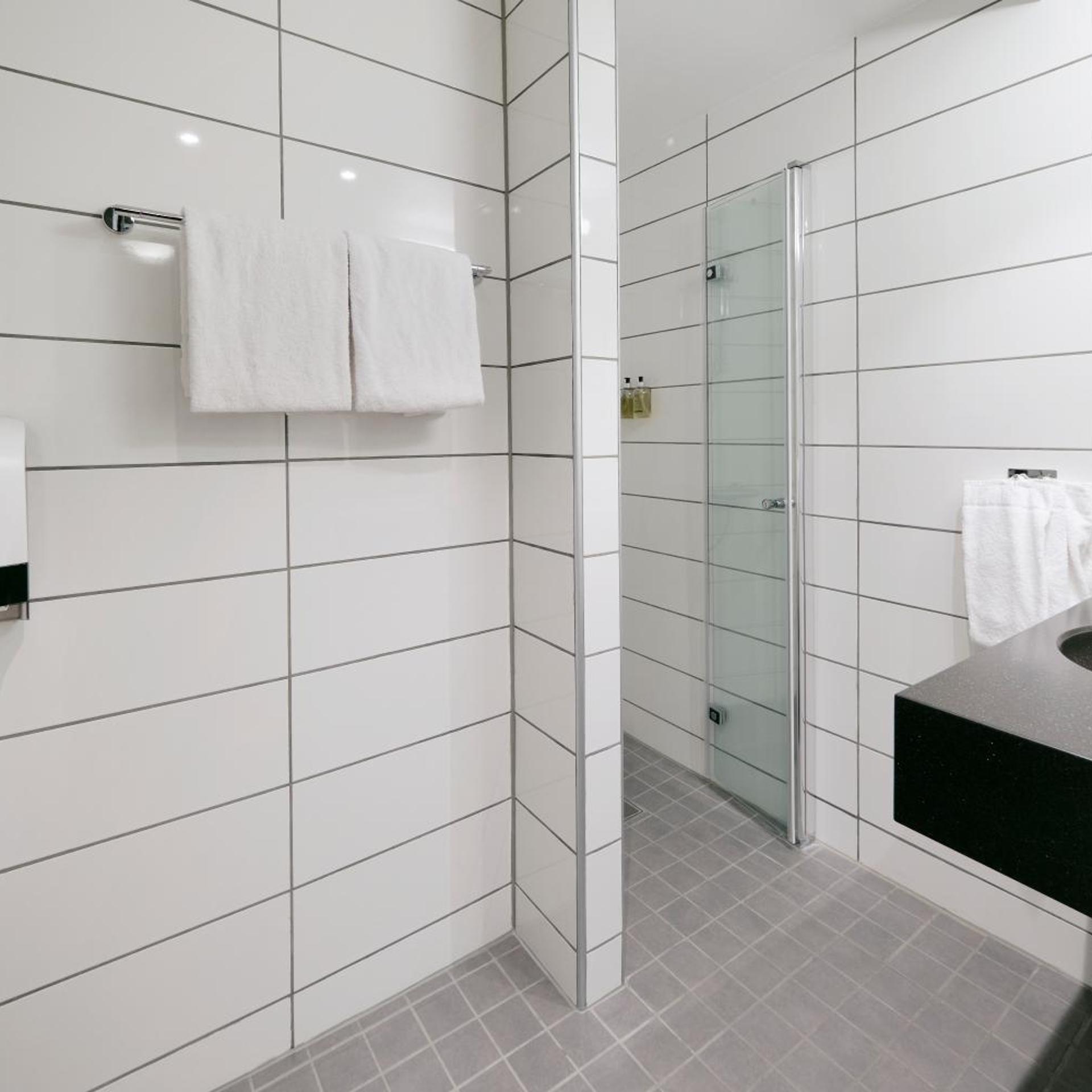 جناح جونيور، Bergstadens Hotel 5/5