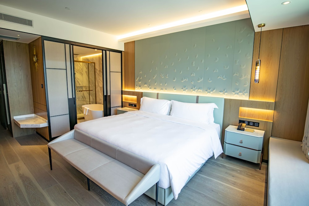 Gold, King Bed, Sea View