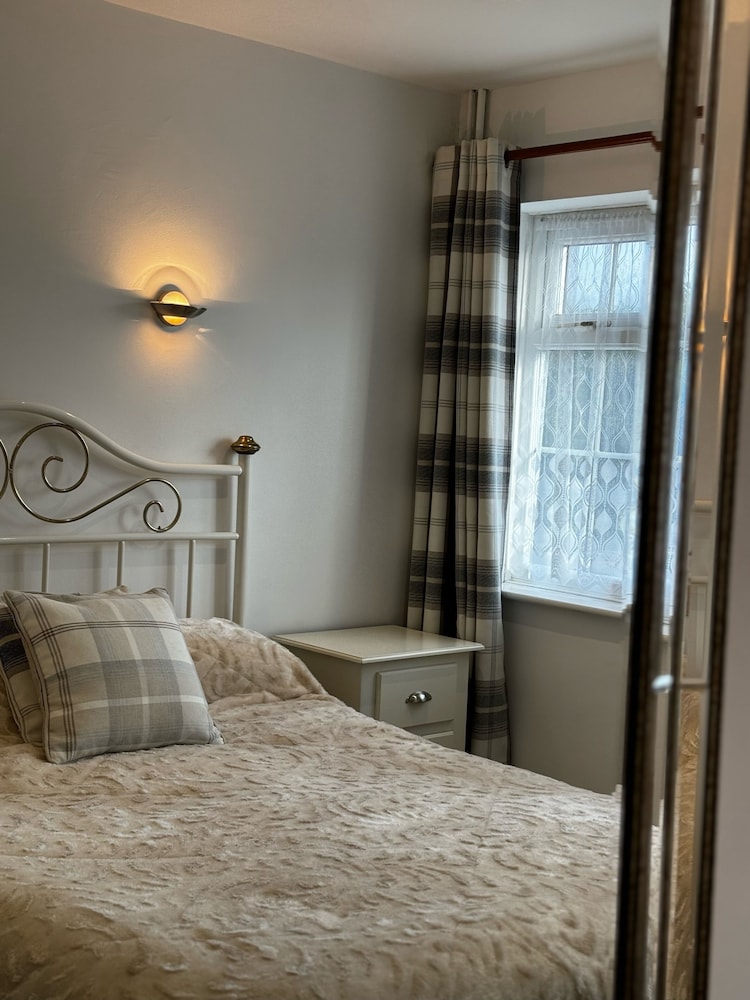 The Chequers Inn 10/50