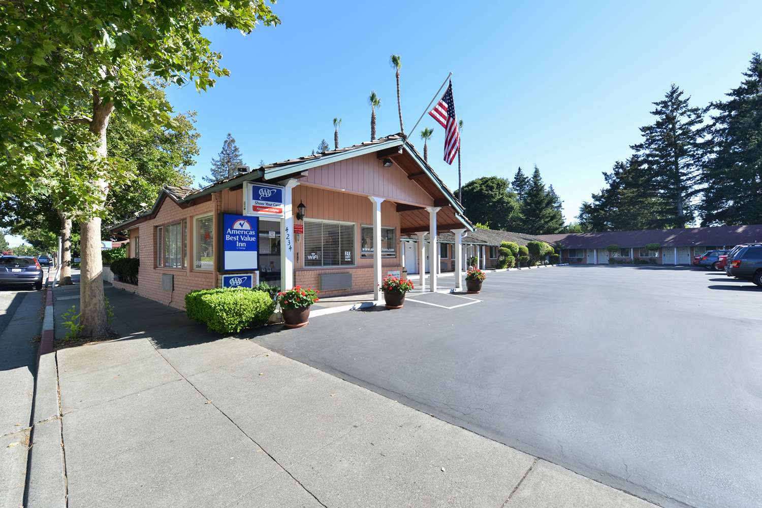 Americas Best Value Inn Sky Ranch 3/6