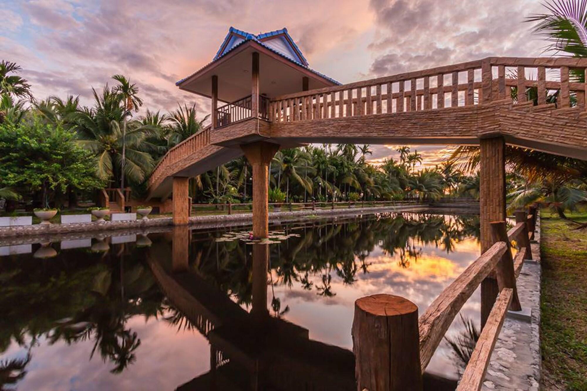 Coconut Resort 72/74