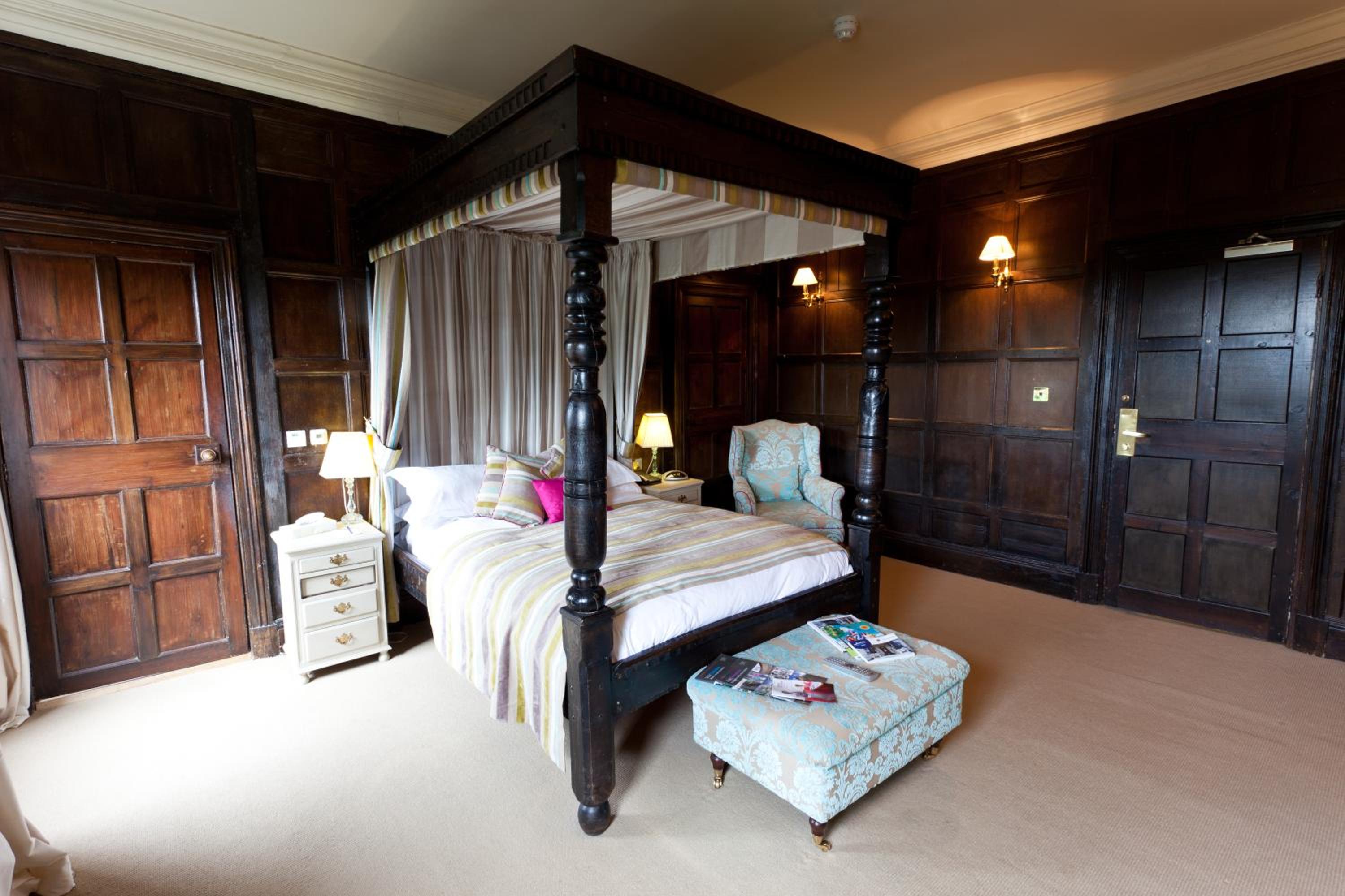 Four Poster, Executive