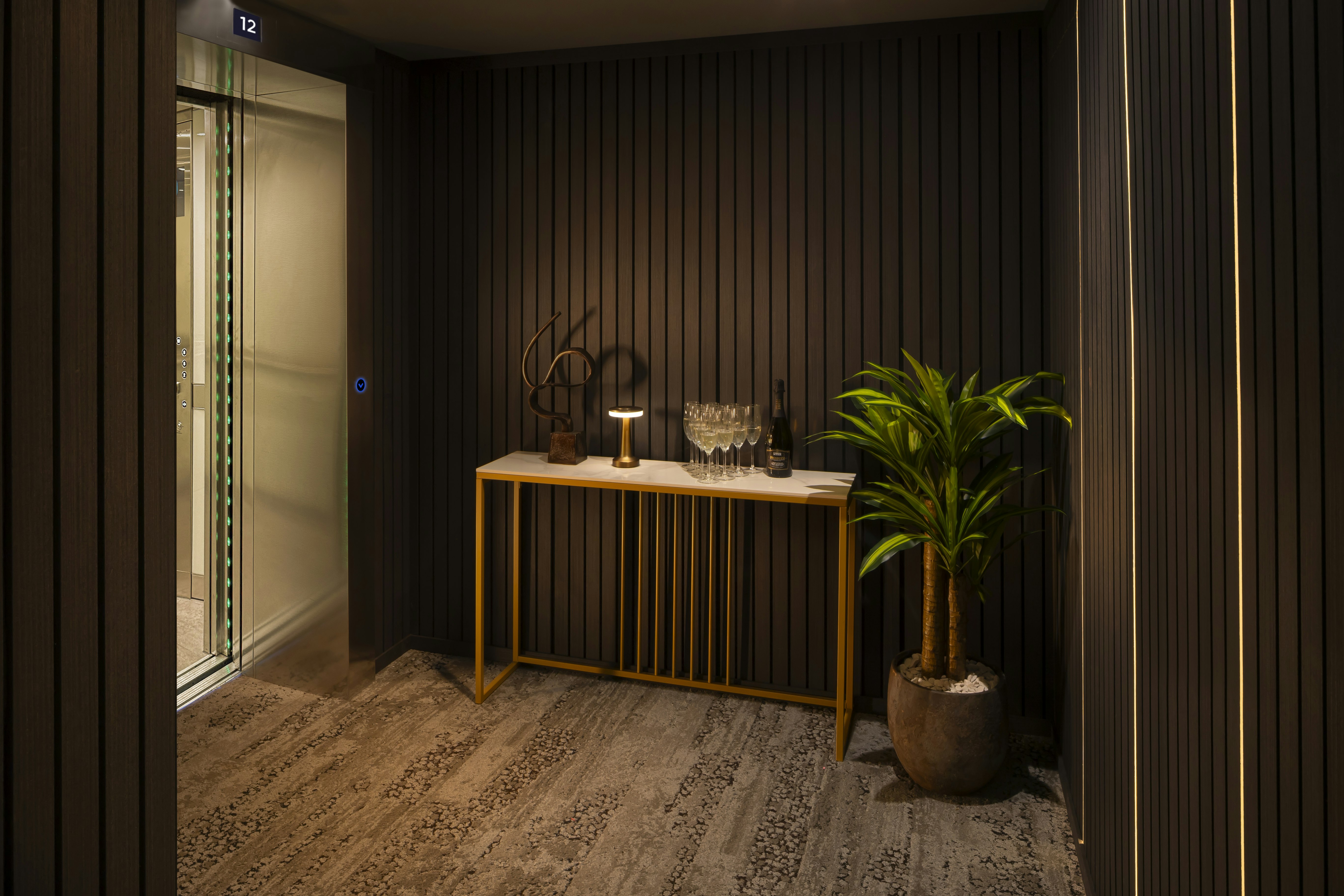 Lobby at DoubleTree by Hilton Manchester - Piccadilly, MANCHESTER