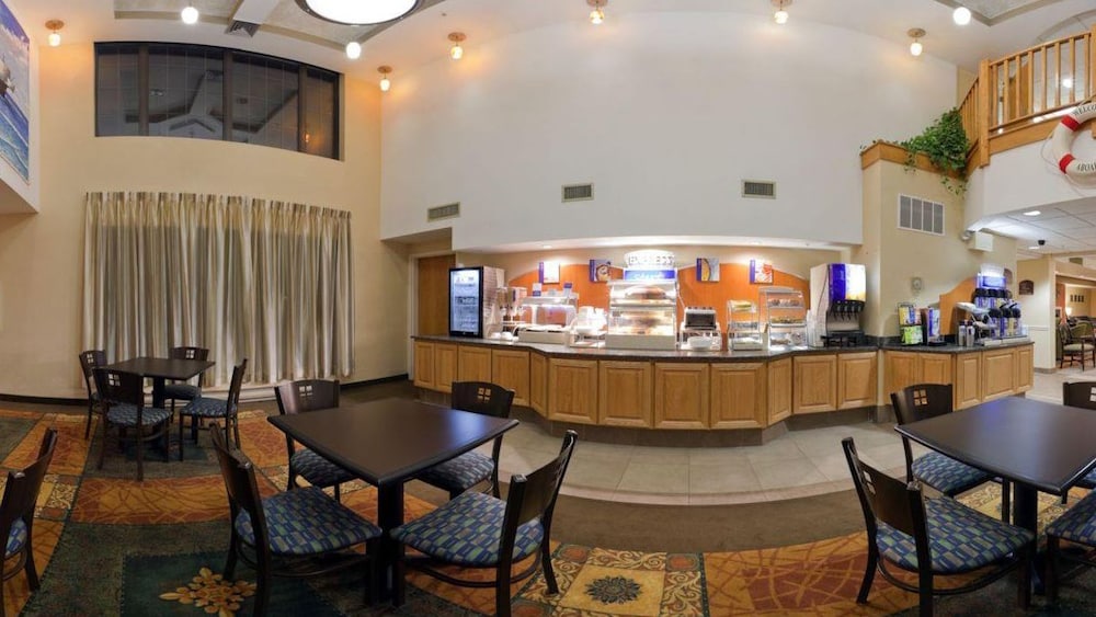 Holiday Inn Express & Suites Carneys Point - Pennsville, an IHG Hotel 32/51