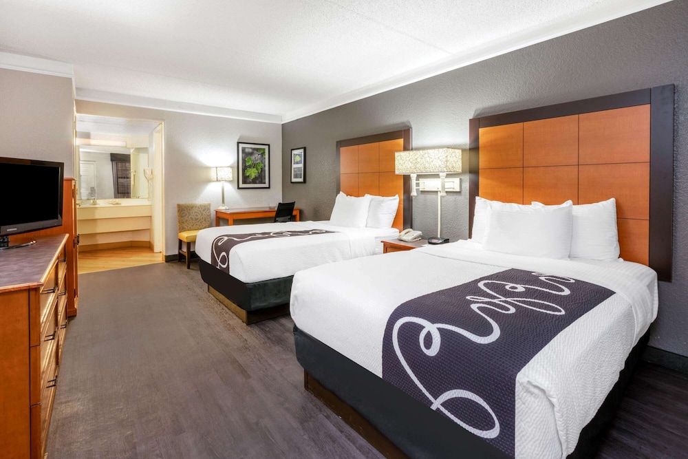 Super 8 by Wyndham The Woodlands North 11/40