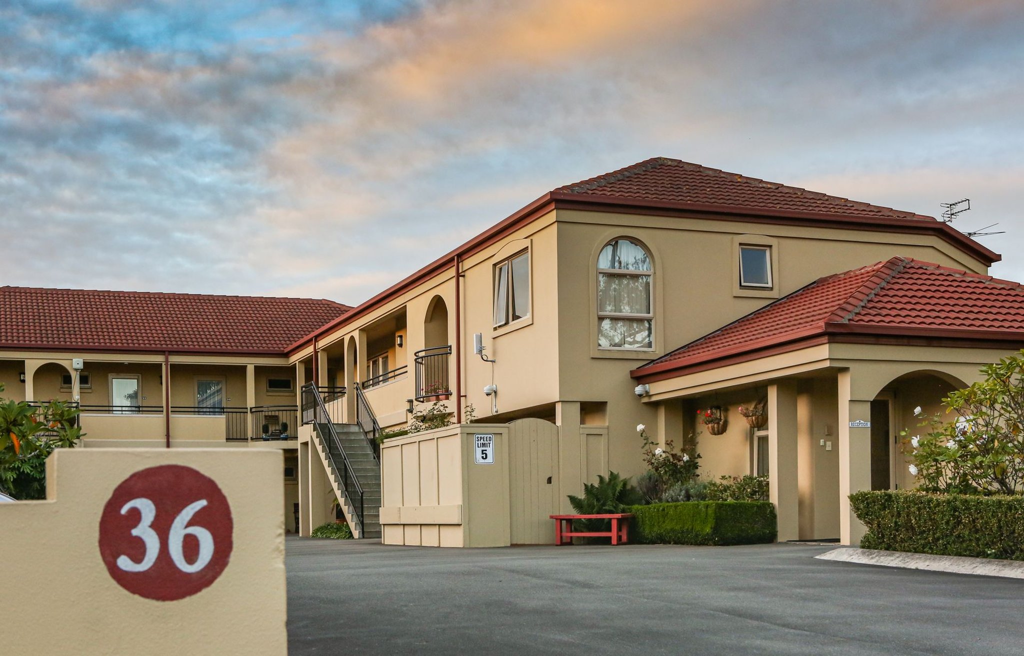 Lorenzo Motor Lodge 1/4