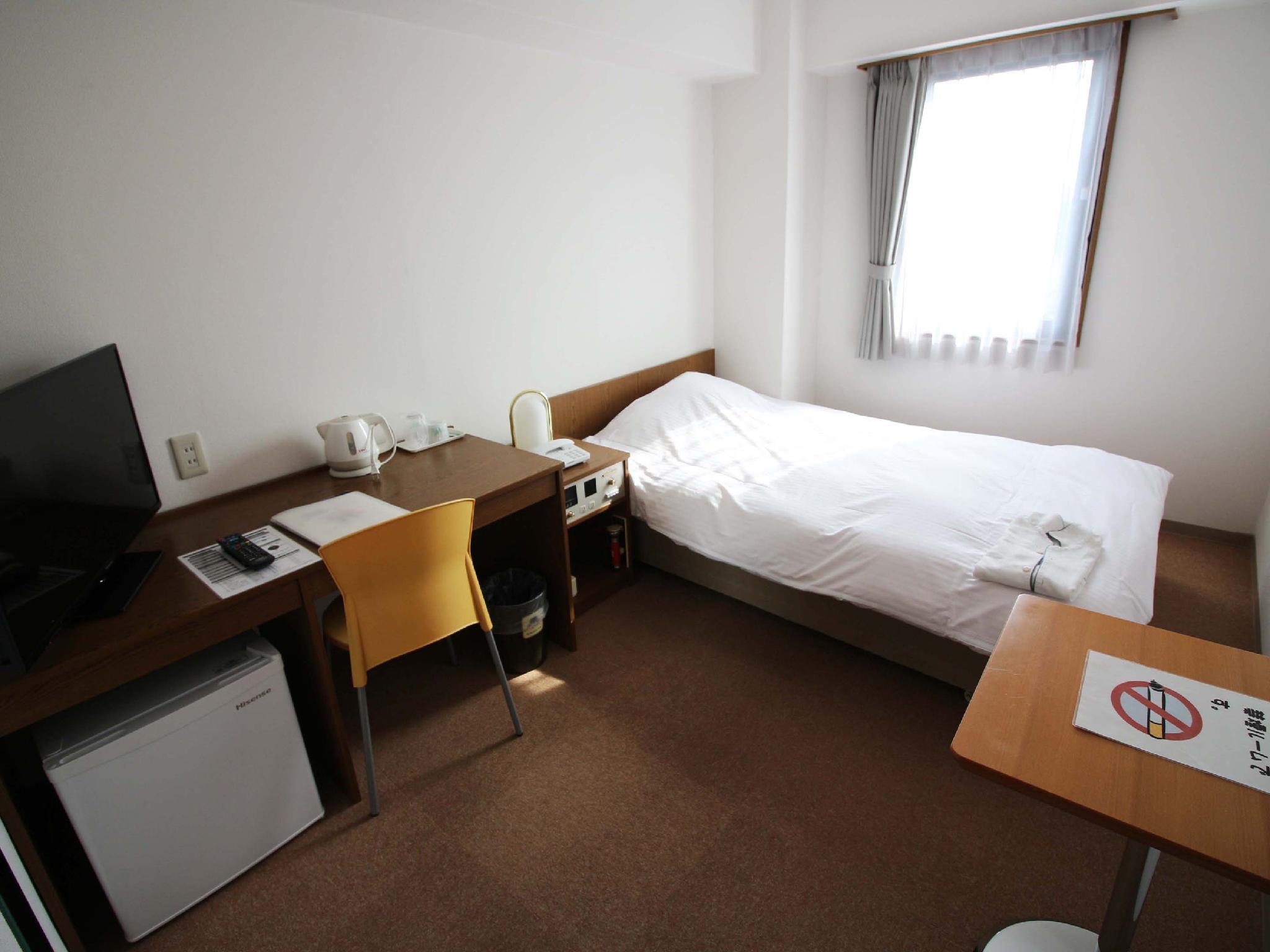 Semi Room, Single, Semi Double Bed