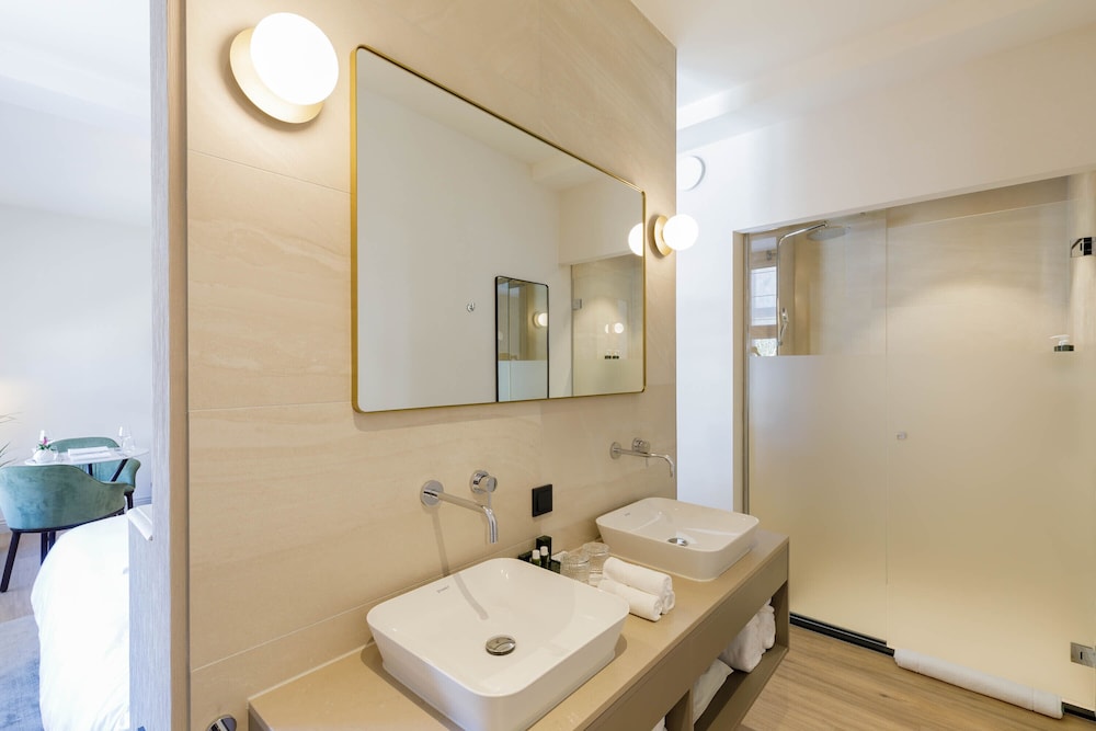 Hotel Flora Batava 48/50