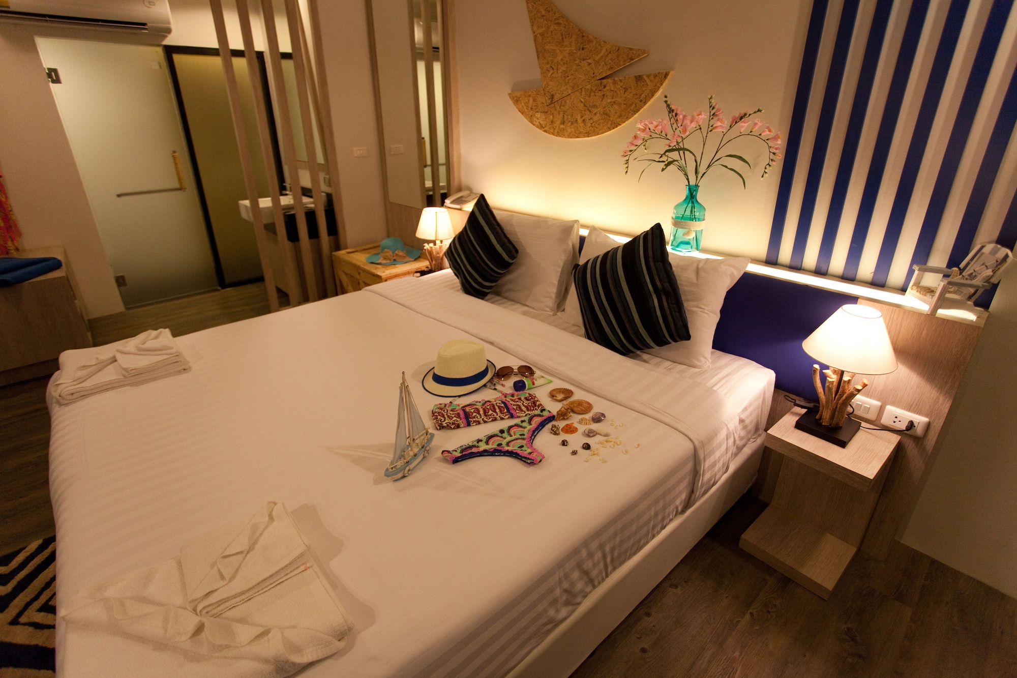 DELUXE, DOUBLE OR TWIN BED, BALCONY