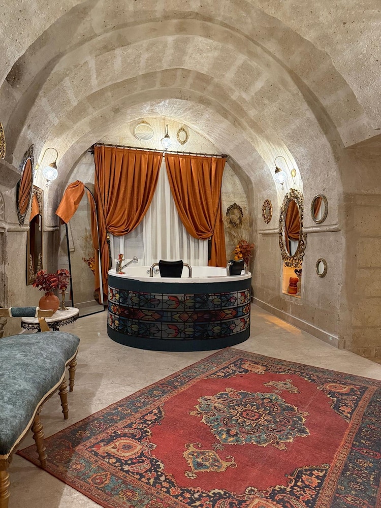 Serenus Cave Suites 7/50