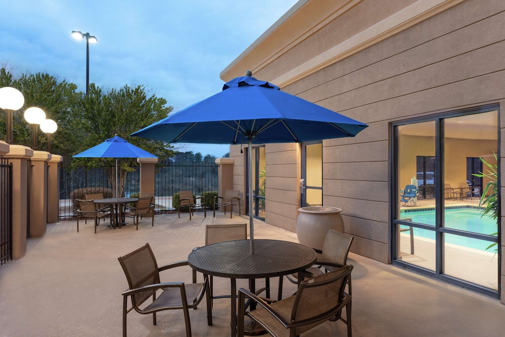 Hampton Inn And Suites Pine Bluff 45/46