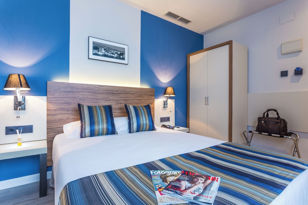 ROOM, SINGLE