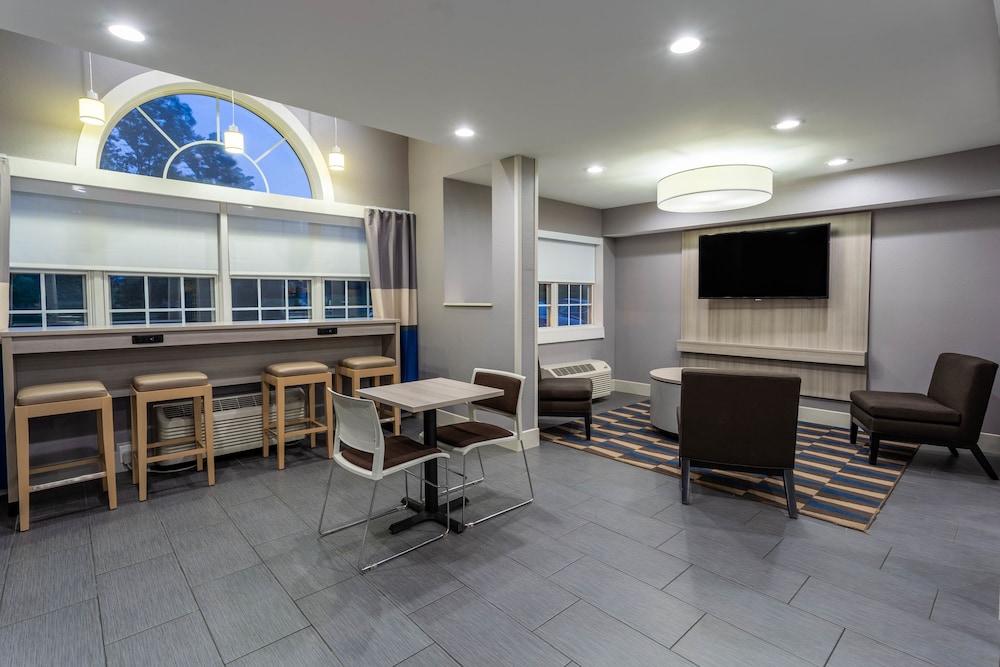 Microtel Inn And Suites Bethel 19/28