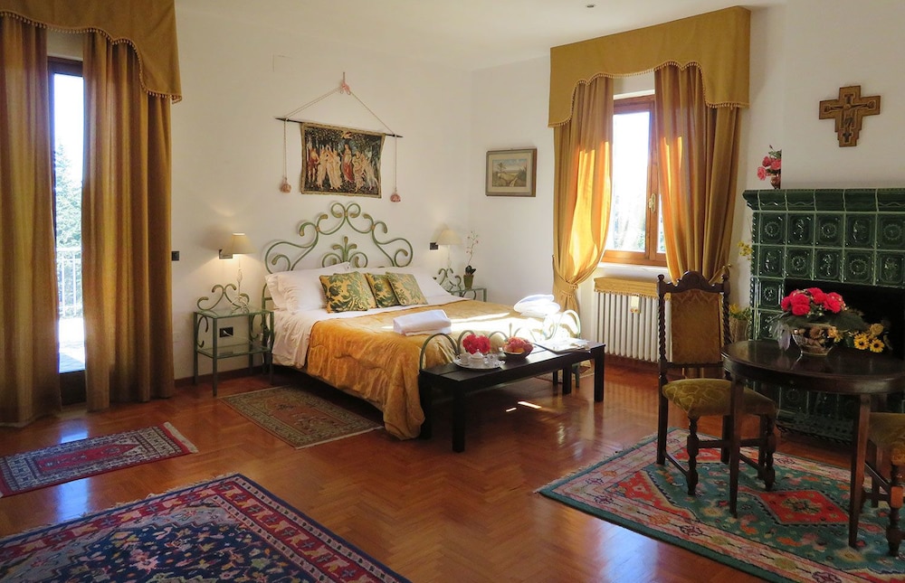 Villa Sant' Uberto Country Inn 12/65